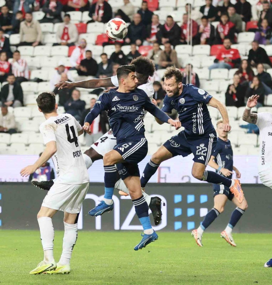 Trendyol Süper Lig: Antalyaspor: 0 - Gaziantep Fk: 0 (ilk Yarı)