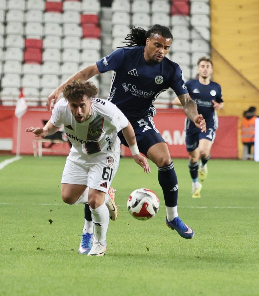 Trendyol Süper Lig: Antalyaspor: 0 - Gaziantep Fk: 0 (ilk Yarı)