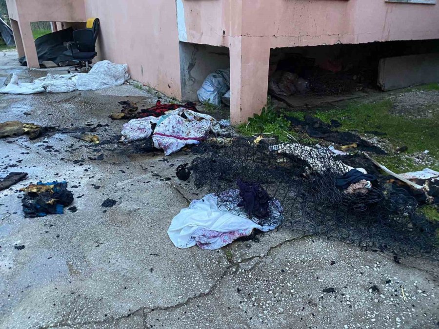 Apartman Dairesinde Yangın: 1 Kişi Dumandan Etkilendi