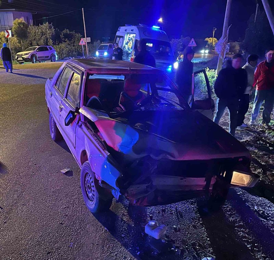 Otomobil İle Motosiklet Çarpıştı:2 Yaralı