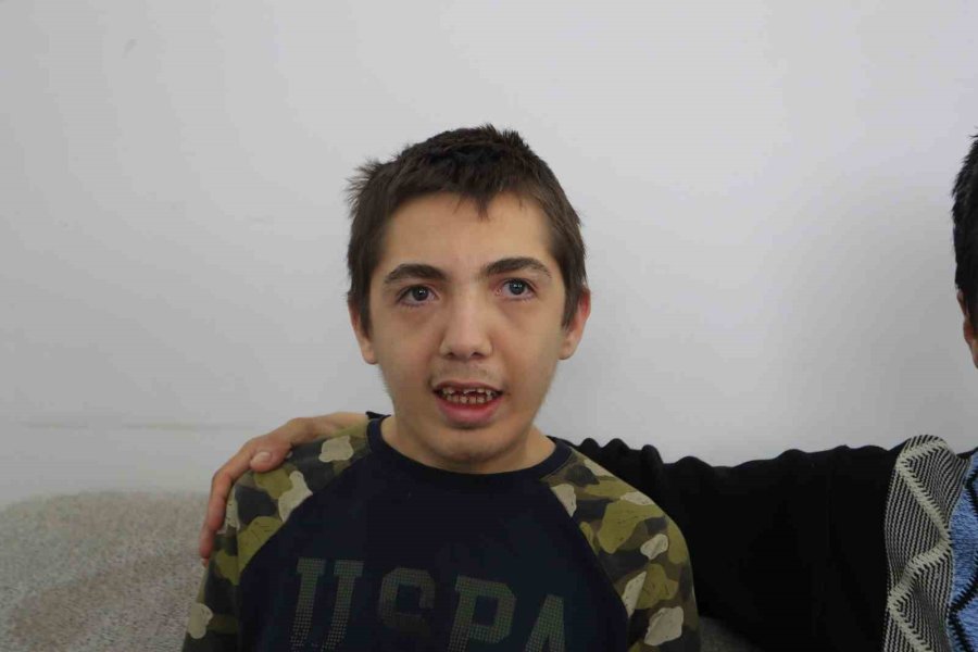 Özel Eğitim Merkezinin Düşmedi Dediği Otizmli Gencin Düştüğü Anın Görüntüleri Ortaya Çıktı