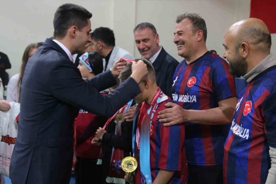 Eskil’de Voleybol Turnuvasının Şampiyonu Kökezspor Oldu