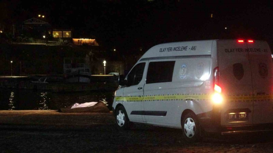 Dengesini Kaybedip 30 Metrelik Falezlerden Düşen Kadın Hayatını Kaybetti