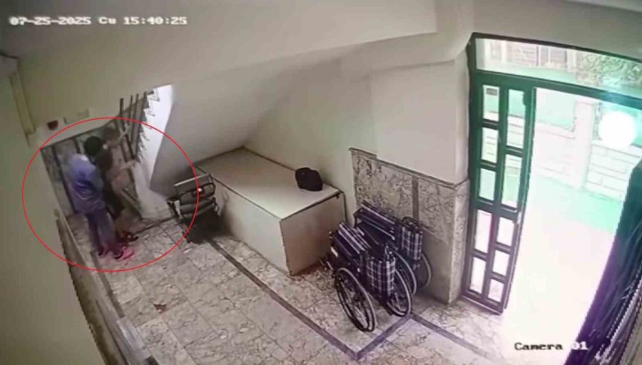 Özel Eğitim Merkezinin Düşmedi Dediği Otizmli Gencin Düştüğü Anın Görüntüleri Ortaya Çıktı