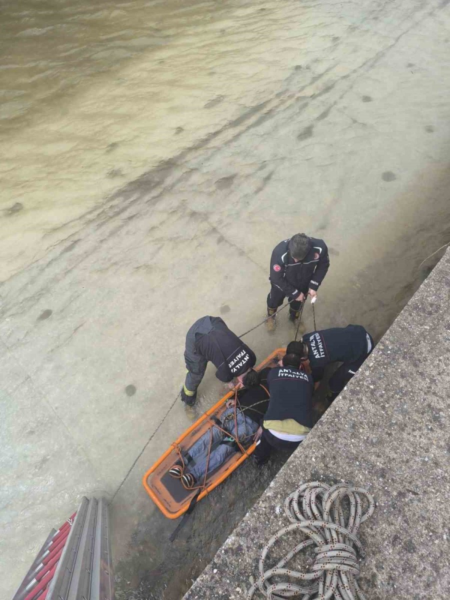 Alanya’da Çaya Düşen Şahıs Ekipler Tarafından Kurtarıldı