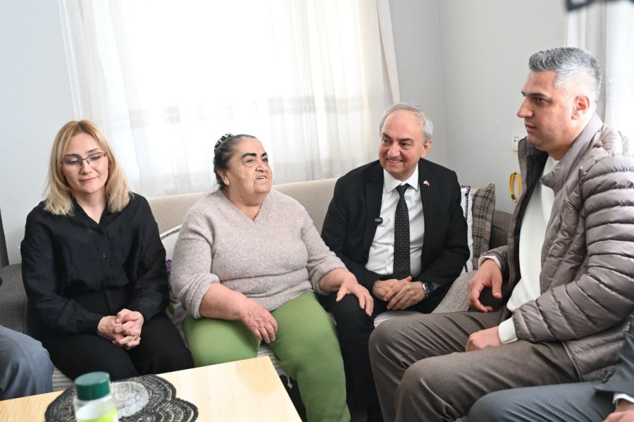 Kepez Belediye Başkanı Kocagöz’den Şehit Annesine Ziyaret