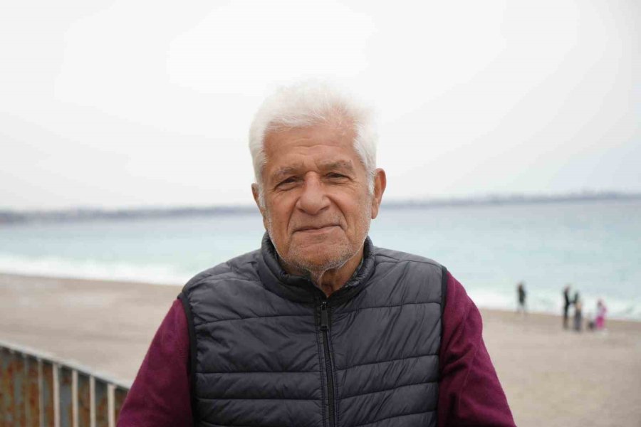 Balıkçıların Kabusu Oldular : Attıkları Ağlara Yüzlerce Dev Denizanası Takıldı