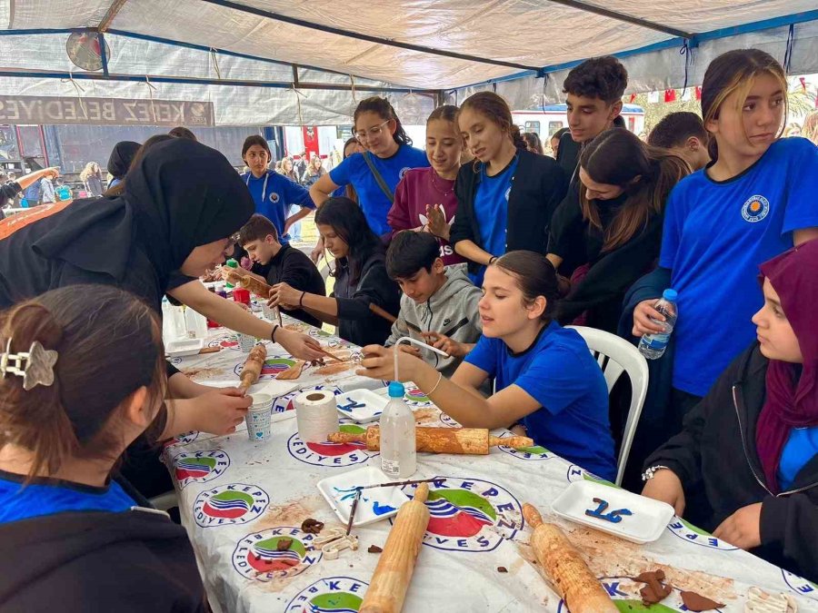 Antalya Bilim Merkezi’nde ’pi Günü’ Şenliği