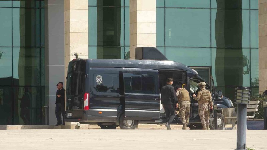 Kaymakamlık Binasında Ateş Açarak Kendini Odaya Kilitleyen Şahıs Teslim Oldu