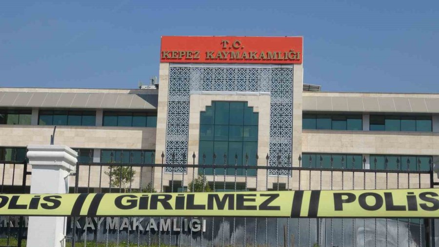 Kaymakamlık Binasında Ateş Açarak Kendini Odaya Kilitleyen Şahıs Teslim Oldu