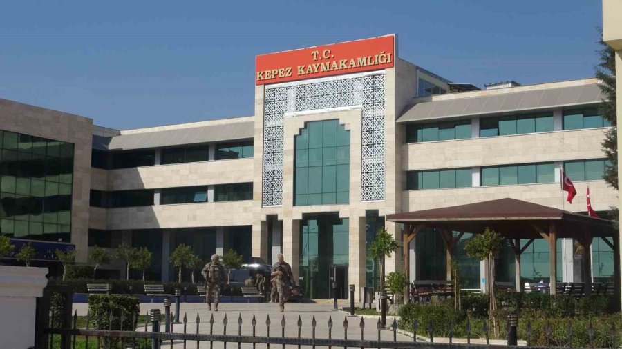 Kaymakamlık Binasında Ateş Açarak Kendini Odaya Kilitleyen Şahıs Teslim Oldu