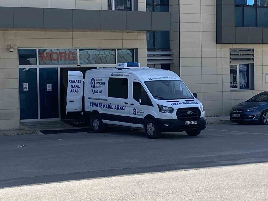 Antalya’da 30 Metrelik Falezlerden Düşerek Ölen Müzisyenin Son Türküsü Yürekleri Yaktı