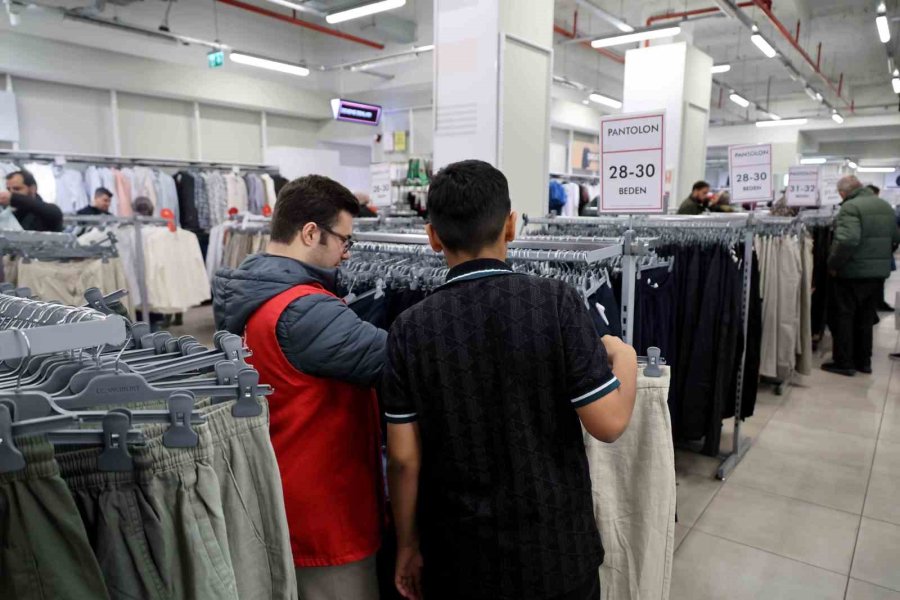 Karatay Gençlik Meclisi Gönüllülerinden Çocuklara Bayram Sürprizi