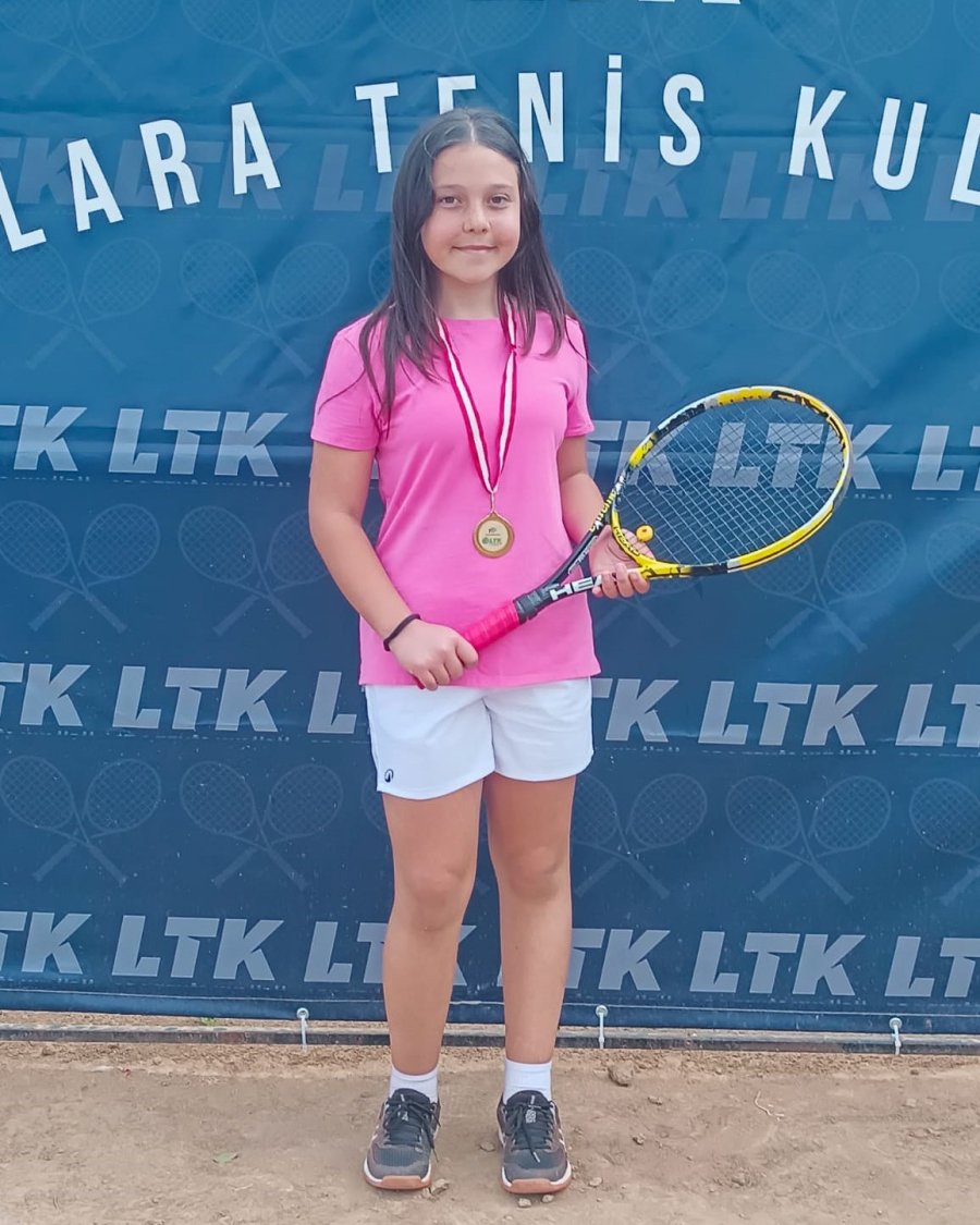 Manavgat Belediyesi Tenis Kulübü Sporcularından Derece