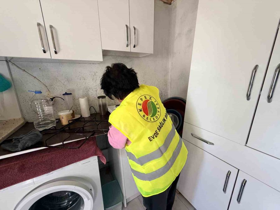 Kepez’den Şehit Ve Gazi Evlerinde Bayram Temizliği