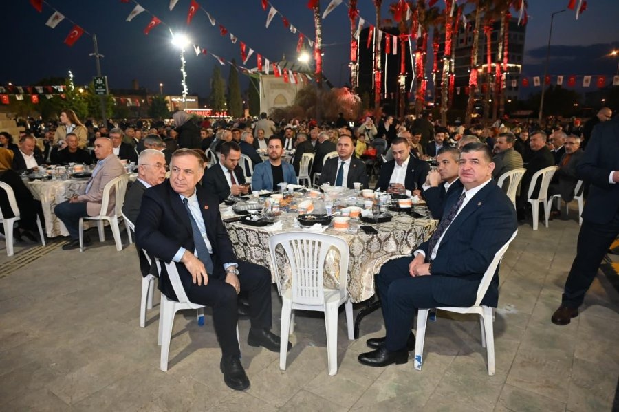 Kepez’den Kadir Gecesi’nde 5 Bin Kişilik Birlik Sofrası