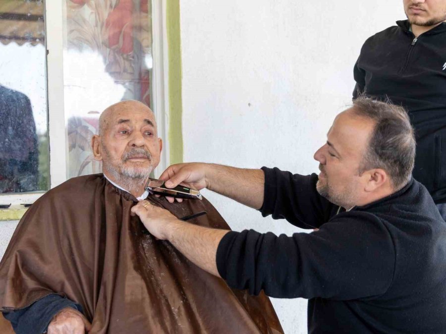 Manavgat Belediyesi’nden Kırsal Mahallelerde Bayram Öncesi Ücretsiz Kuaför Hizmeti