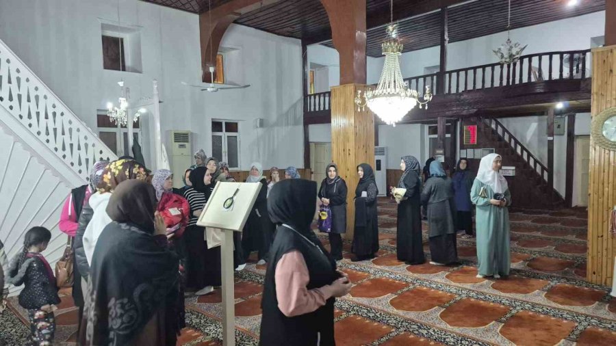 Anamur’da Kadir Gecesinde Sakal-ı Şerif Ziyarete Açıldı