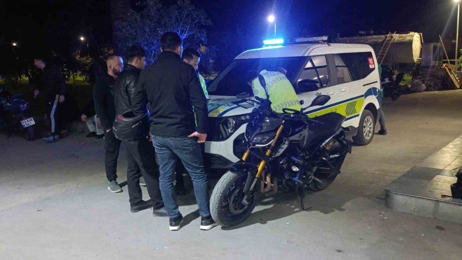 Antalya’da Plakasız Ve Abartı Egzozlu Motosiklete 62 Bin Tl Ceza Kesildi