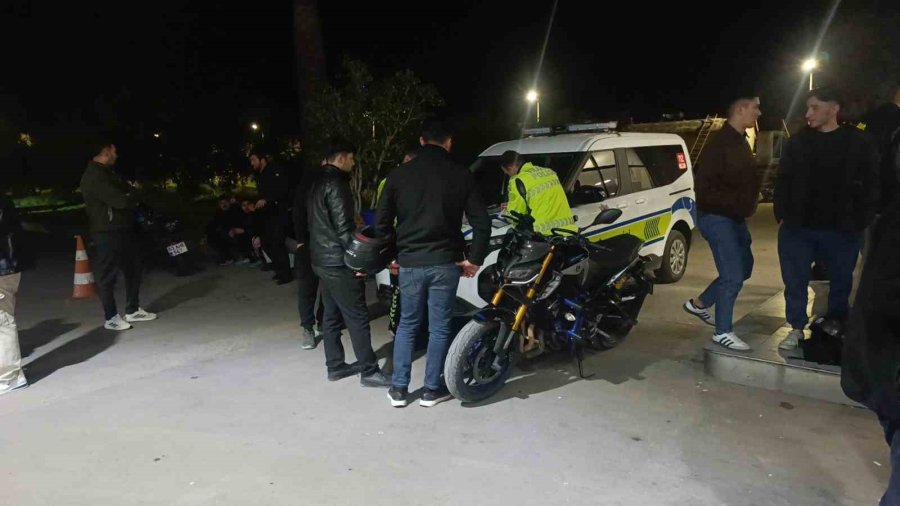 Antalya’da Plakasız Ve Abartı Egzozlu Motosiklete 62 Bin Tl Ceza Kesildi