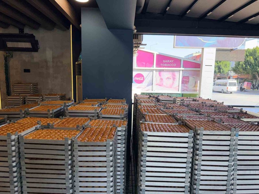 Kepez’de Bayram Öncesi Tatlıcılara Sıkı Denetim