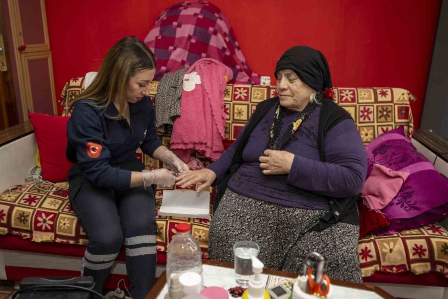 Mersin Büyükşehir Belediyesinden Yaşlılara Bayram Desteği