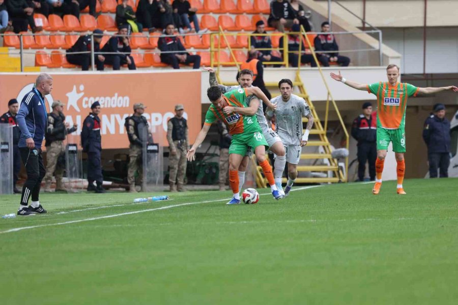 Trendyol Süper Lig: Corendon Alanyaspor: 2 - Kocaelispor: 0 (ilk Yarı)