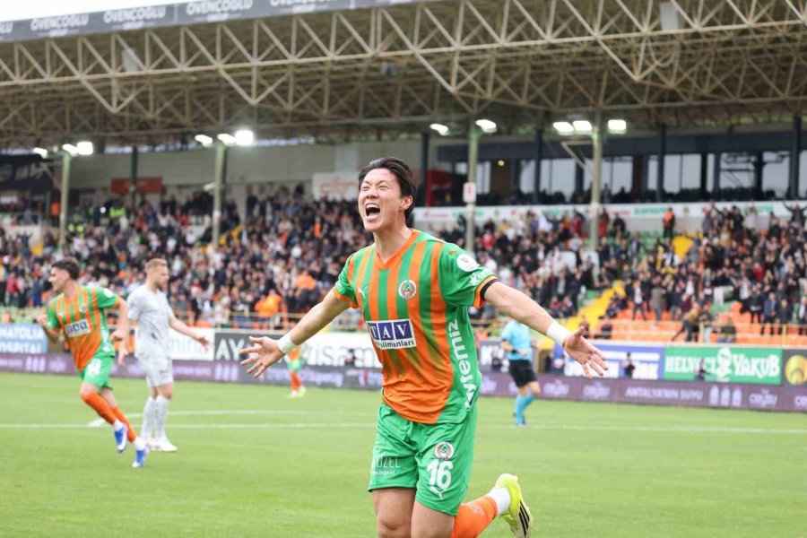 Trendyol Süper Lig: Corendon Alanyaspor: 2 - Kocaelispor: 0 (ilk Yarı)