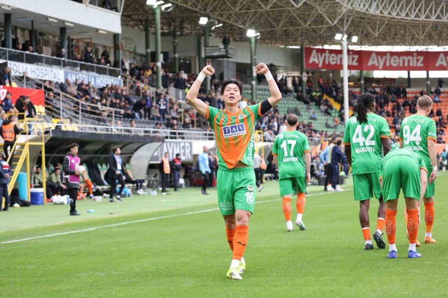 Trendyol Süper Lig: Corendon Alanyaspor: 2 - Kocaelispor: 0 (ilk Yarı)