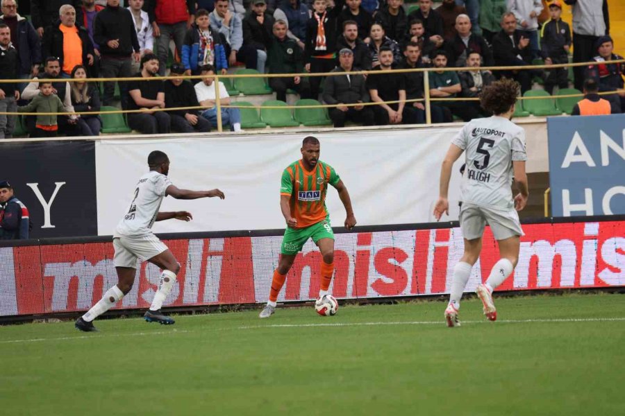 Trendyol Süper Lig: Corendon Alanyaspor: 5 - Kocaelispor: 0 (maç Sonucu)