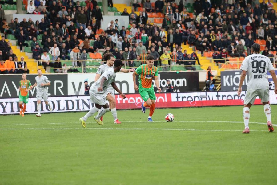Trendyol Süper Lig: Corendon Alanyaspor: 5 - Kocaelispor: 0 (maç Sonucu)