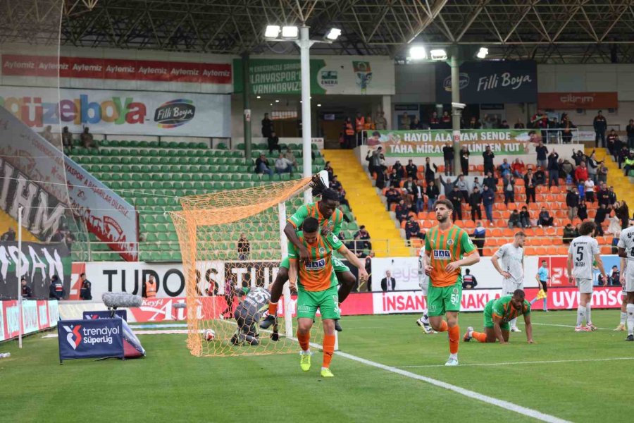 Trendyol Süper Lig: Corendon Alanyaspor: 5 - Kocaelispor: 0 (maç Sonucu)