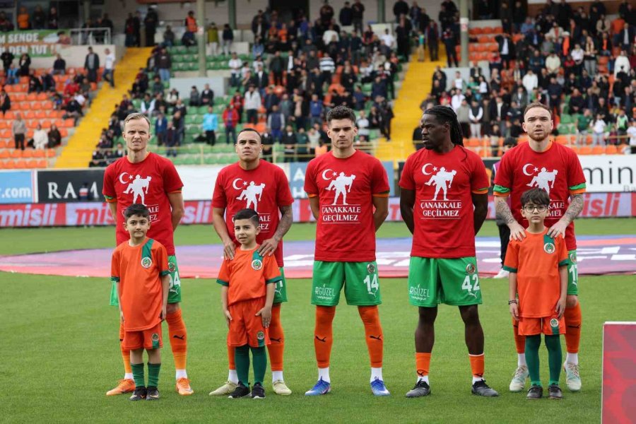 Trendyol Süper Lig: Corendon Alanyaspor: 2 - Kocaelispor: 0 (ilk Yarı)