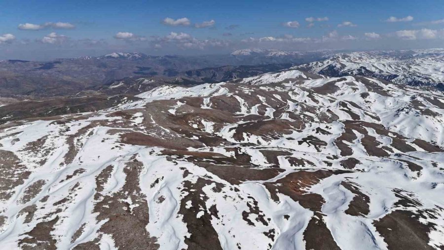 Toroslar’da Kar Güzelliği Havadan Görüntülendi