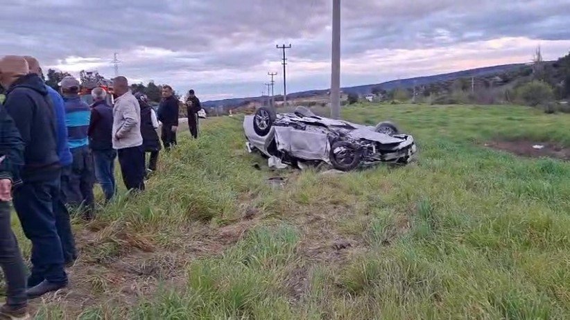 Bayram Yolunda Feci Kaza: Otomobiller Kafa Kafaya Çarpıştı, 7 Kişi Yaralandı