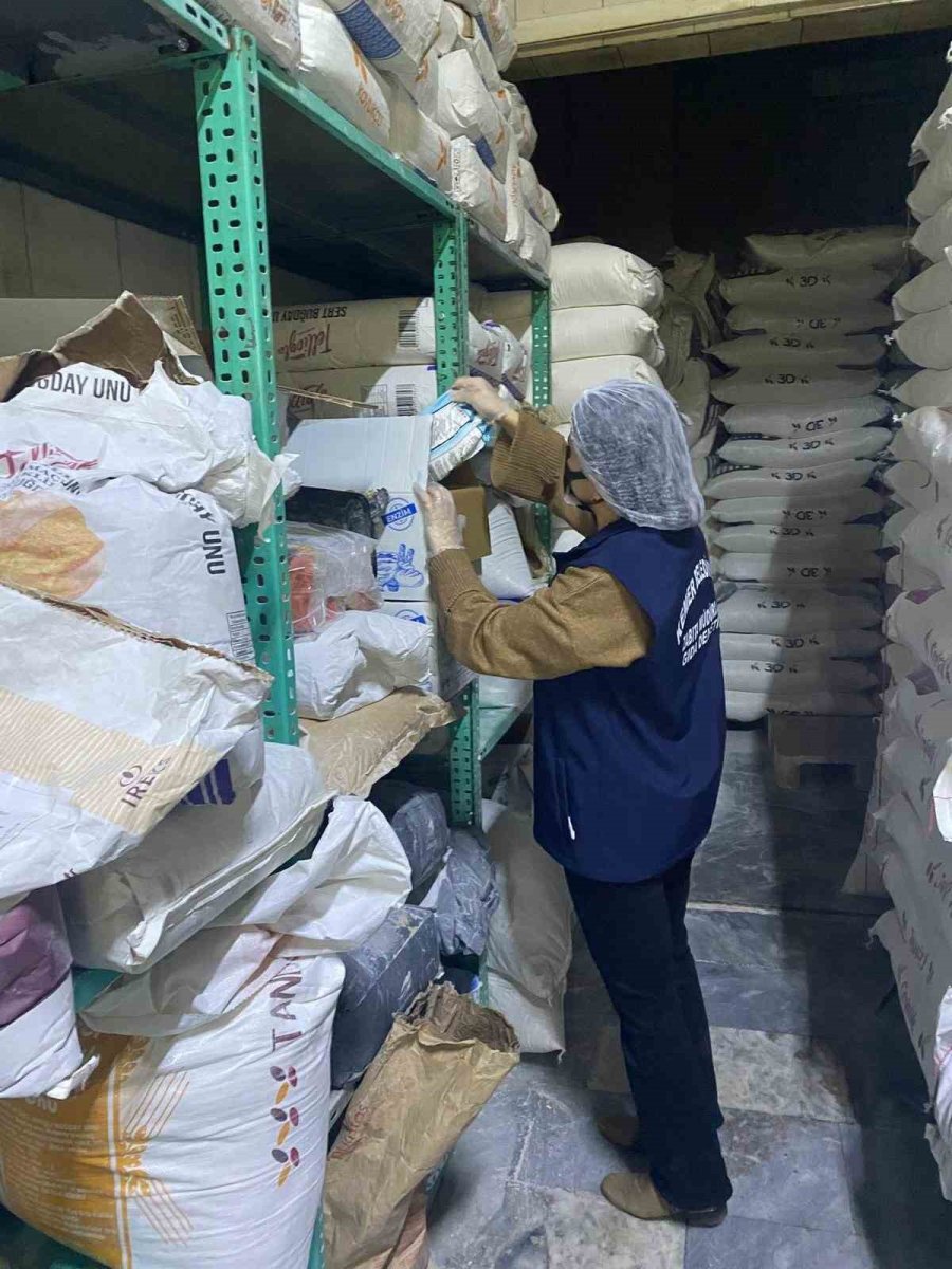 Kemer’de Bayram Öncesi Market, Fırın Ve Pastanelere Sıkı Denetim