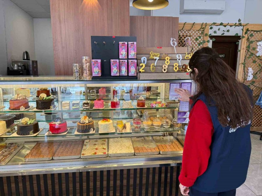 Kemer’de Bayram Öncesi Market, Fırın Ve Pastanelere Sıkı Denetim