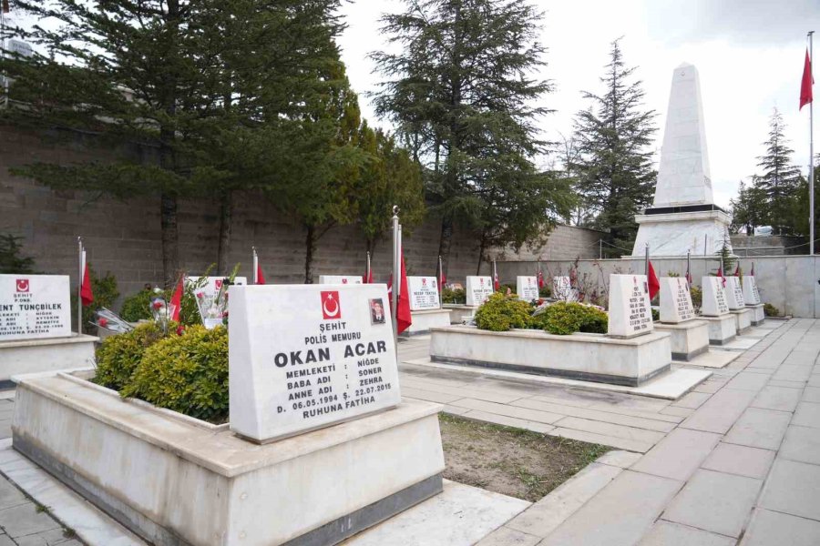 Niğde’de Bayram Arifesinde Şehitlikler Ziyaret Edildi