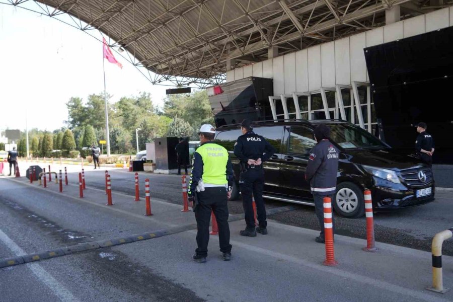 Antalya’da Bayramda 43 Uygulama Noktasında 3 Bin 217 Personel Görev Başında