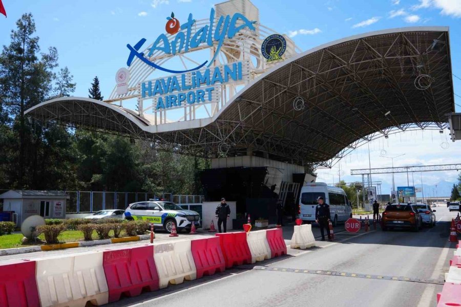 Antalya’da Bayramda 43 Uygulama Noktasında 3 Bin 217 Personel Görev Başında