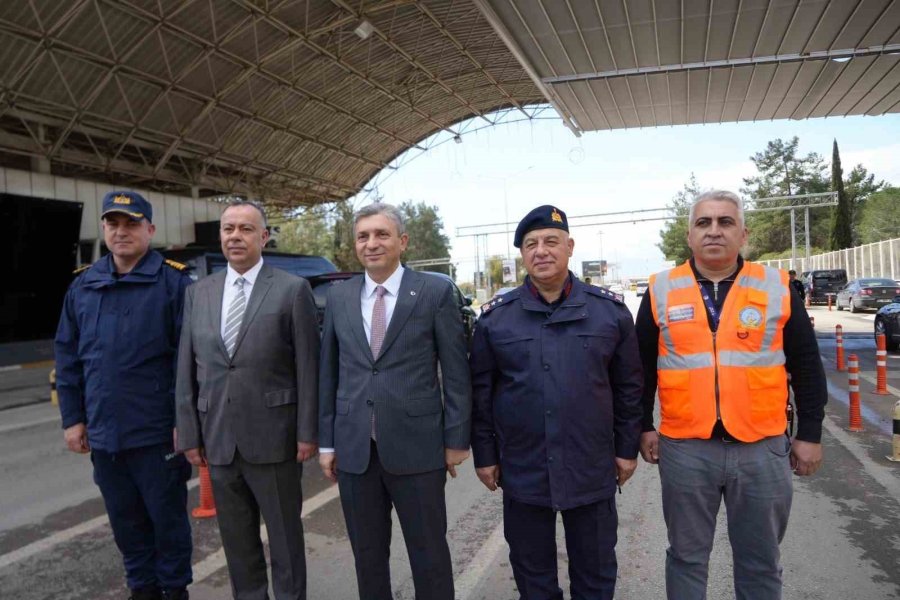 Antalya’da Bayramda 43 Uygulama Noktasında 3 Bin 217 Personel Görev Başında