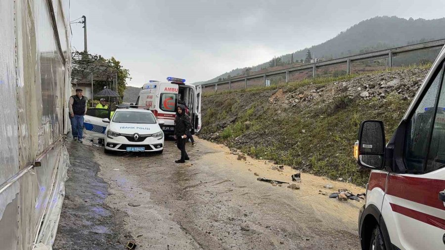 Lüks Otomobil Seraya Daldı Aynı Noktada 3 Günde İkinci Kaza: 4 Yaralı