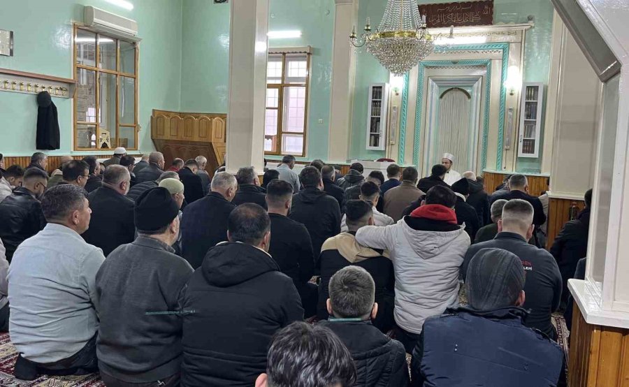 Karapınar’da Bayram Namazında Camiler Doldu