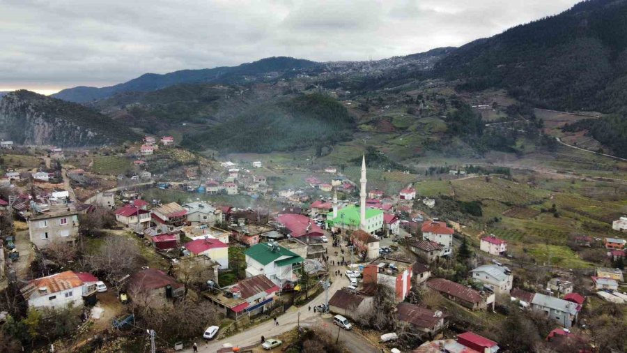 Mersin’de Bayramlaşma Geleneği Sürüyor