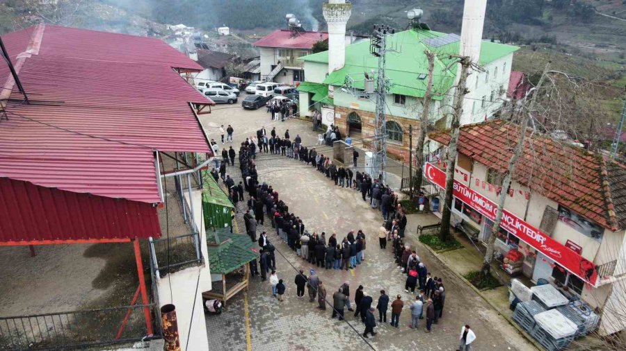 Mersin’de Bayramlaşma Geleneği Sürüyor