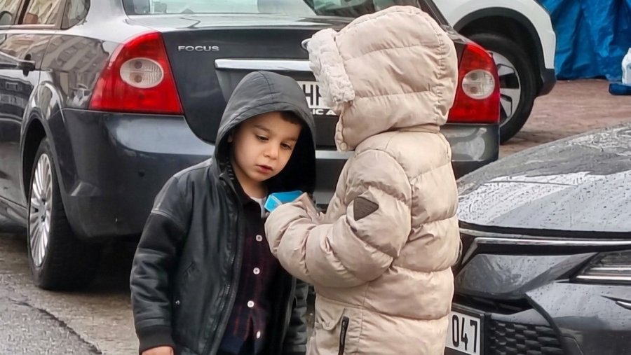 Bayram Namazında Çocuklara Harçlık Sürprizi