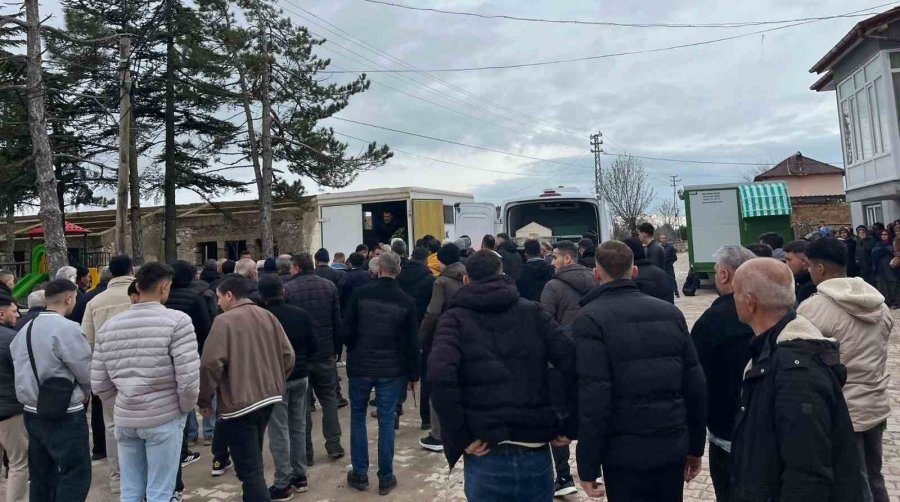 Antalya’daki Silahlı Kavgada Ölen Genç Toprağa Verildi