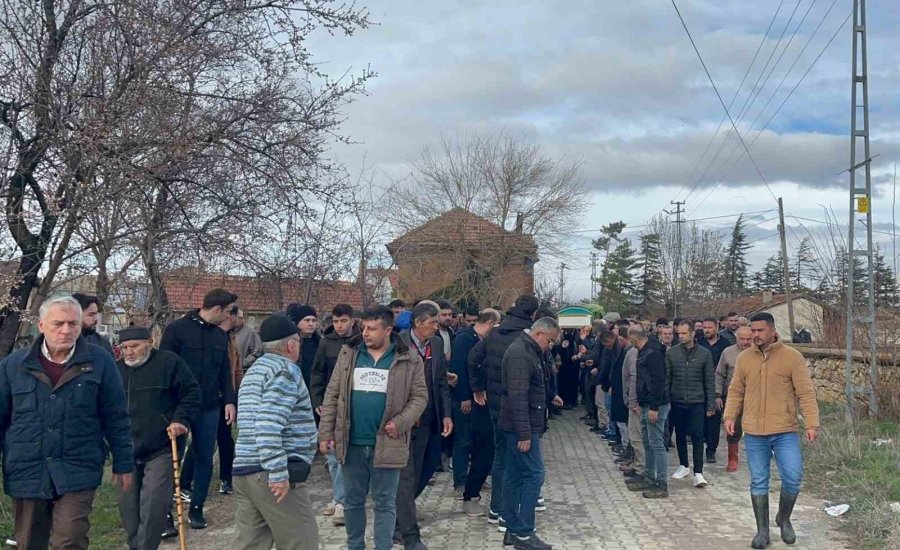 Antalya’daki Silahlı Kavgada Ölen Genç Toprağa Verildi