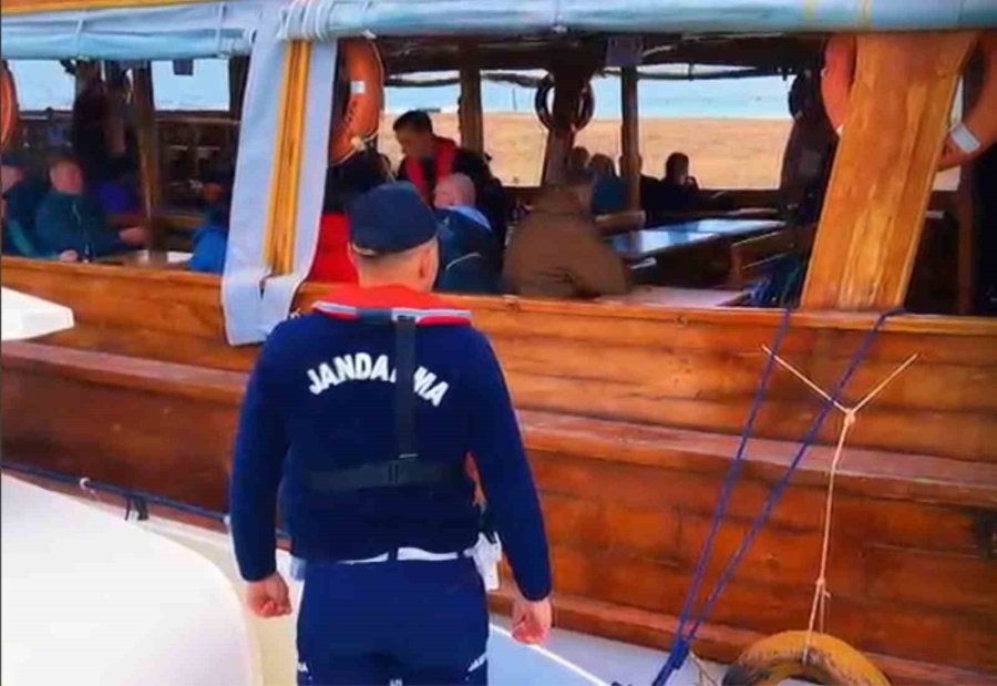 Manavgat’ta Jandarmadan Deniz Ve Irmakta Bayram Mesaisi
