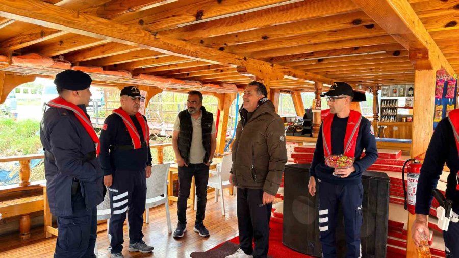 Manavgat’ta Jandarmadan Deniz Ve Irmakta Bayram Mesaisi